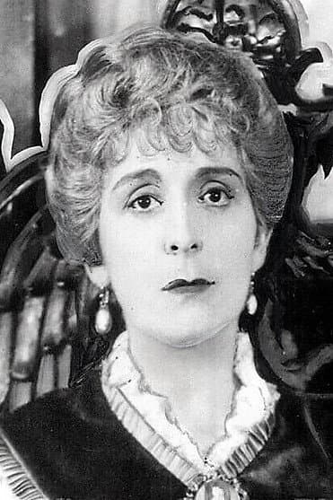 Clarissa Selwynne profile