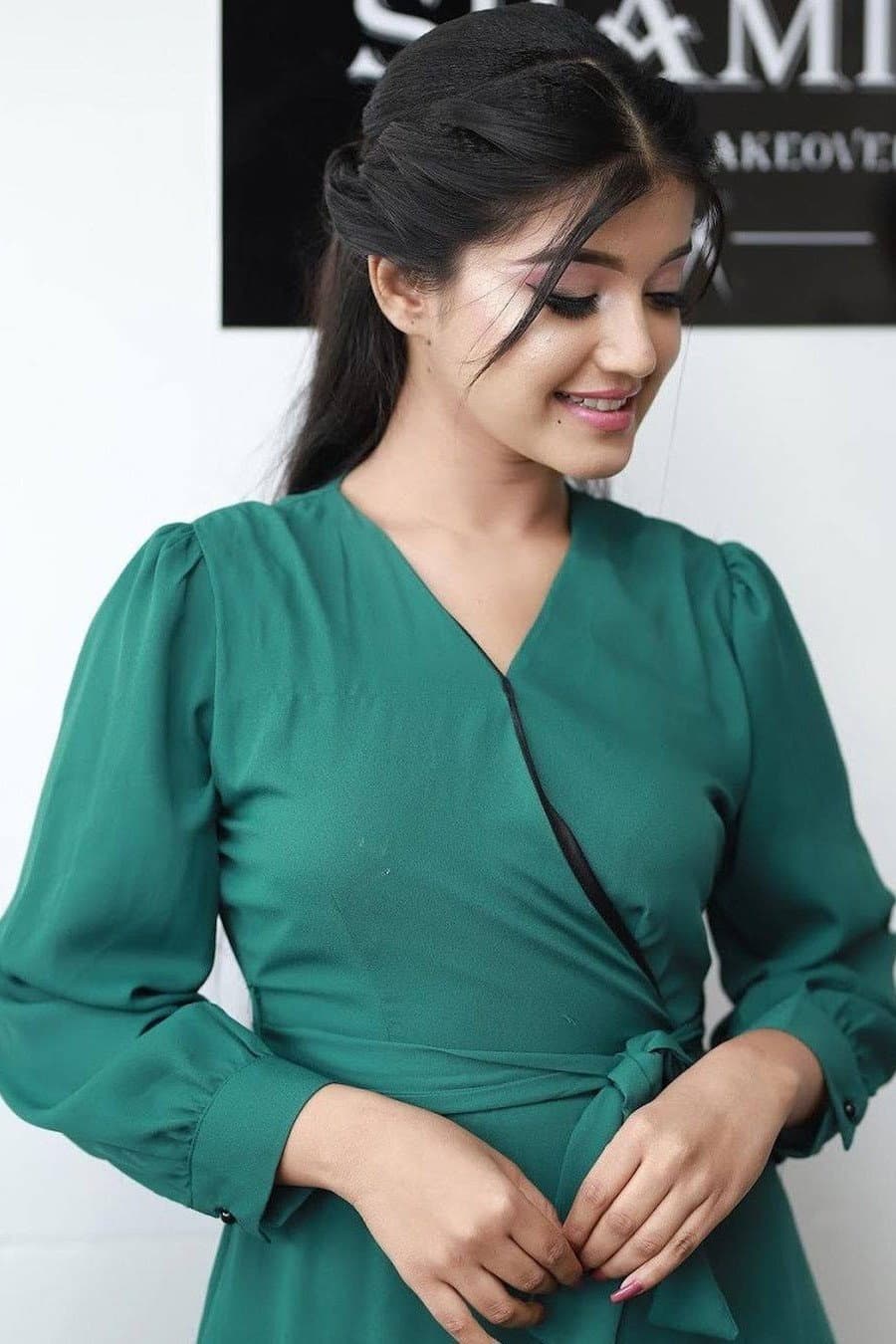 Nethmi Roshel profile