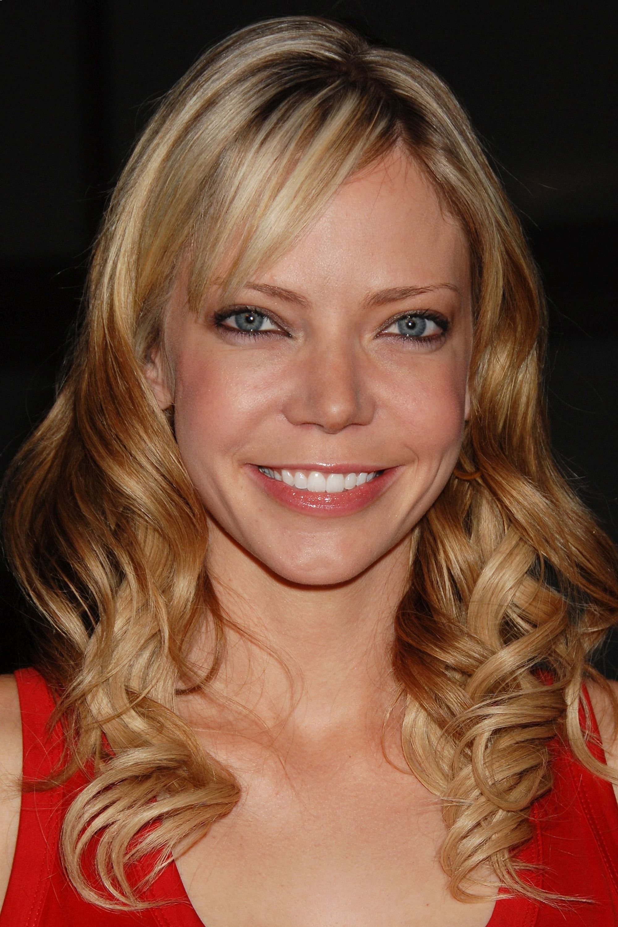 Riki Lindhome profile