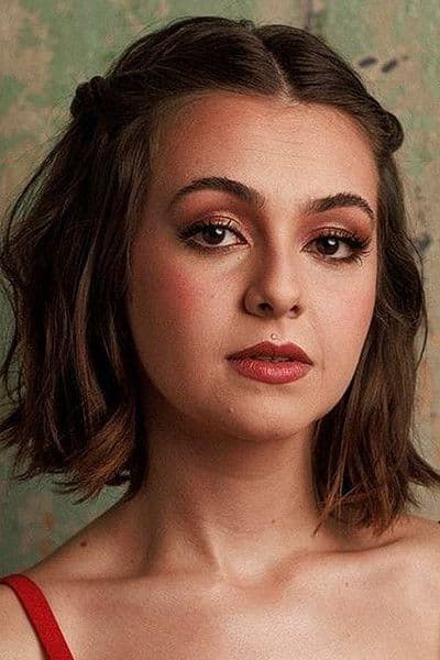 Klara Castanho profile