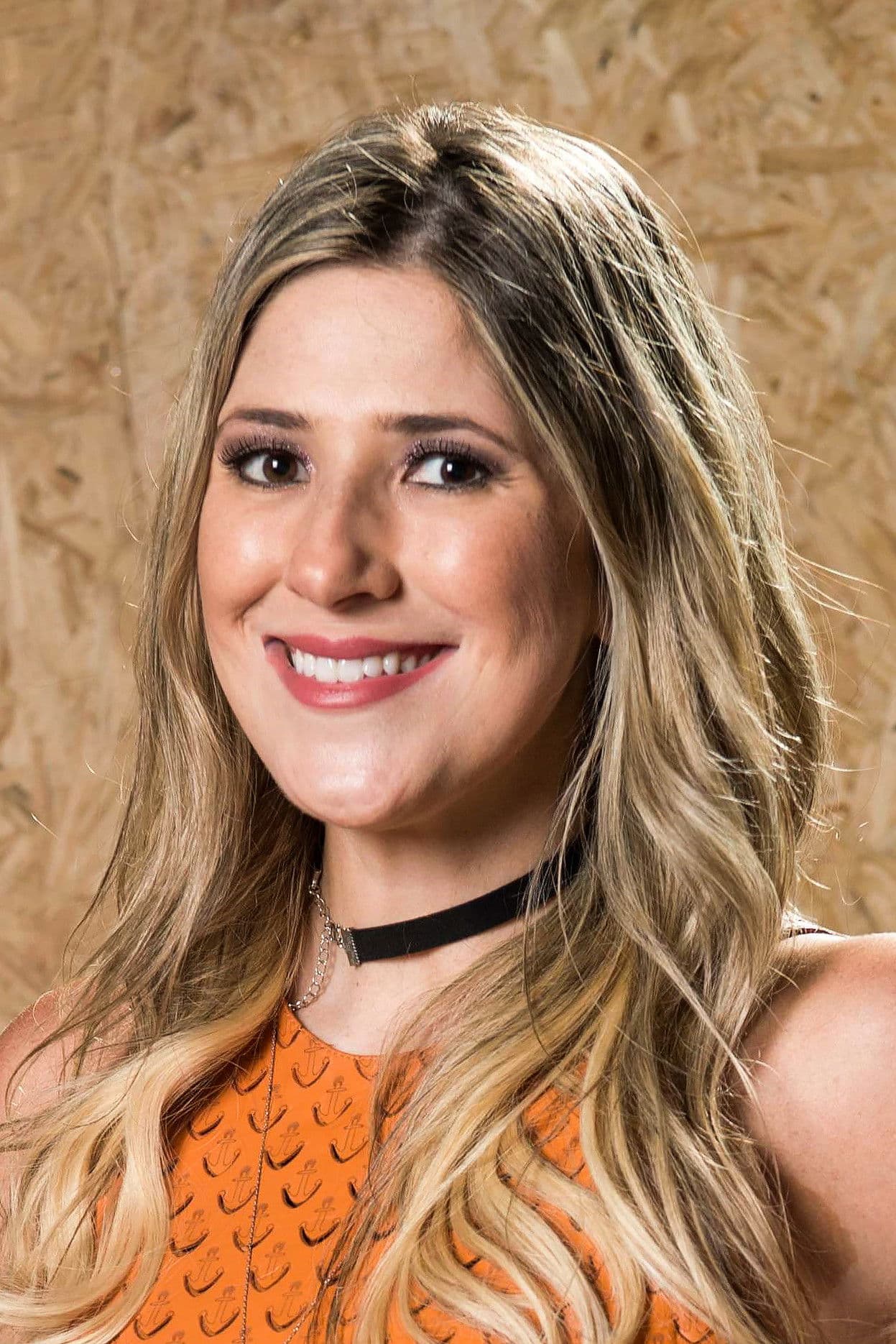 Dani Calabresa profile