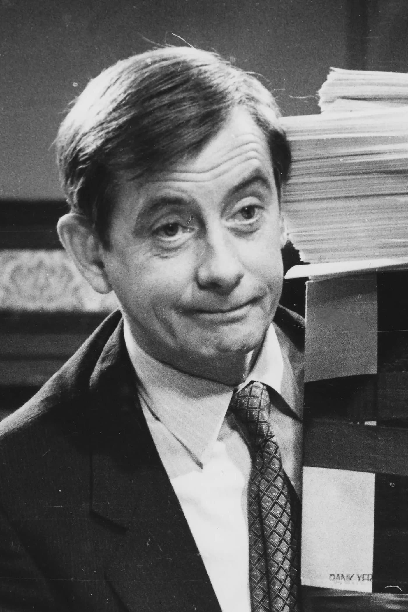 Derek Fowlds profile