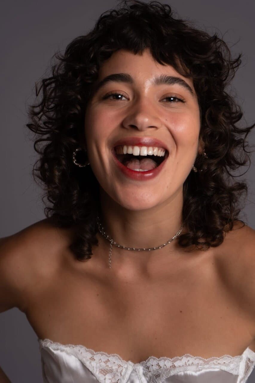 Flora Sandyá profile