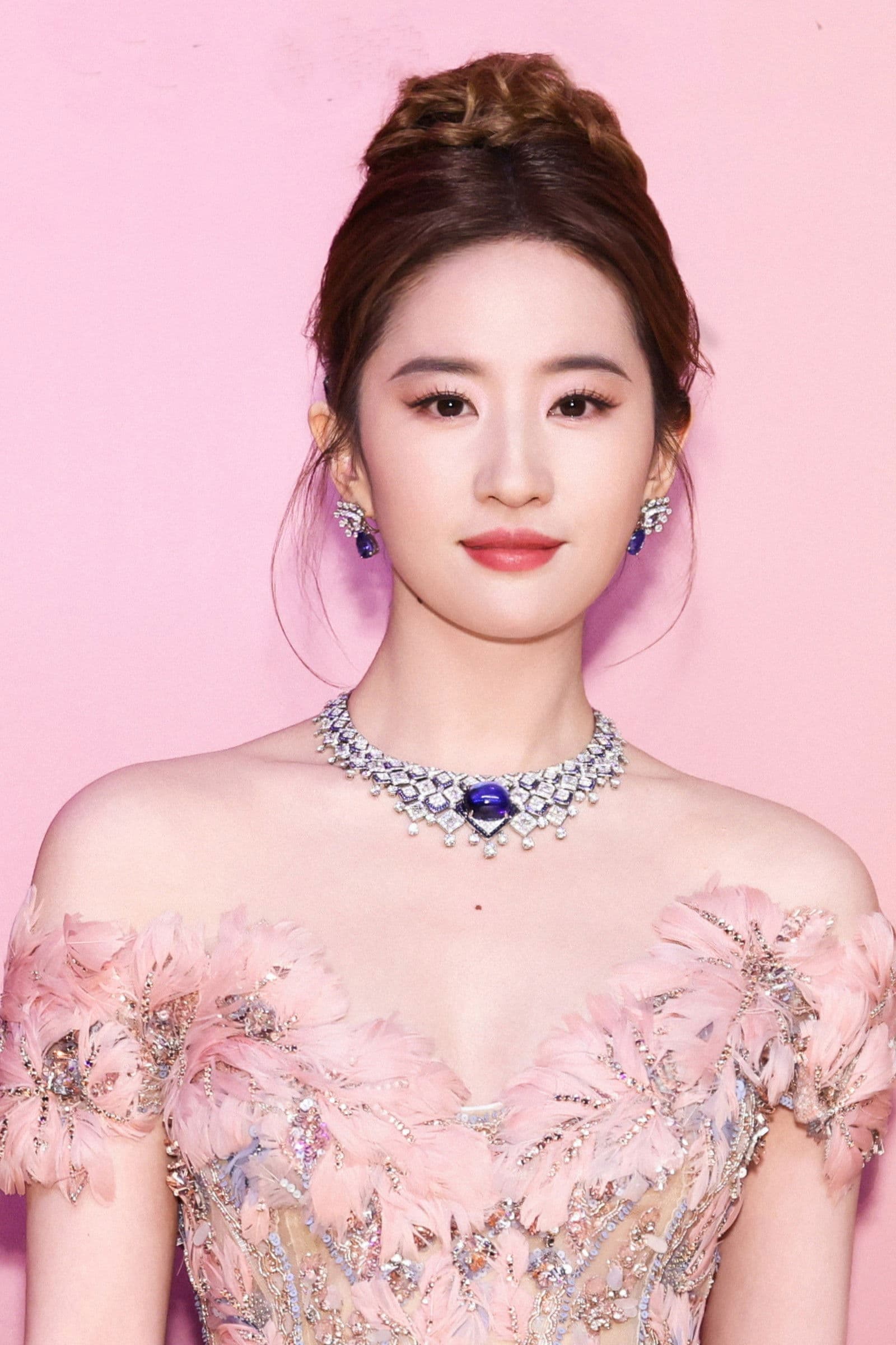 Liu Yifei profile
