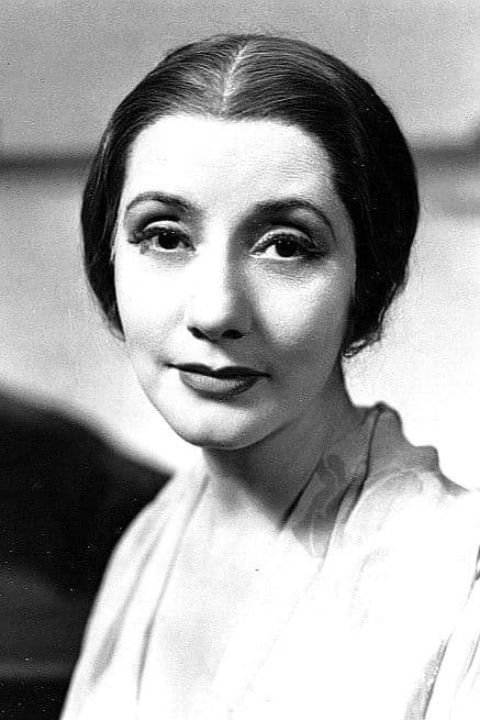 Lynn Fontanne profile