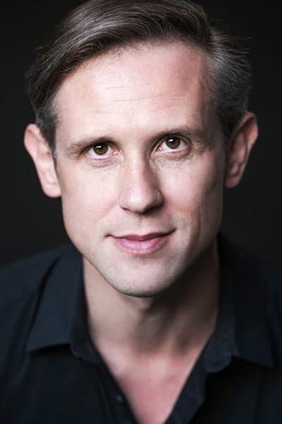 Ian Hallard profile