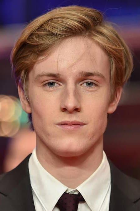 Louis Hofmann profile