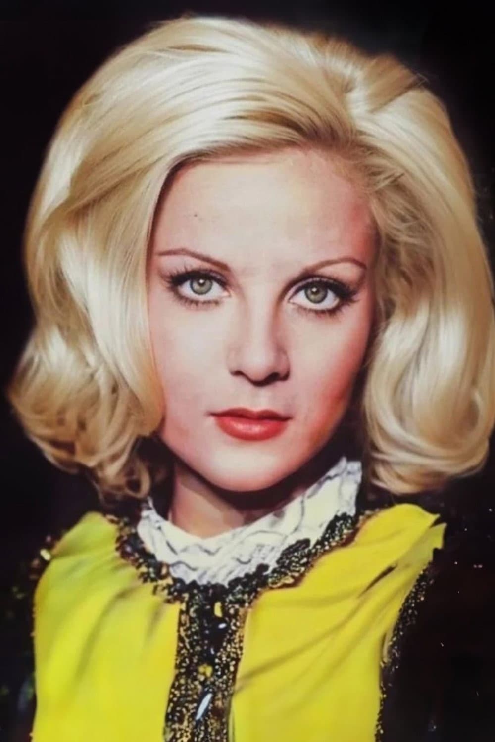 Esen Püsküllü profile