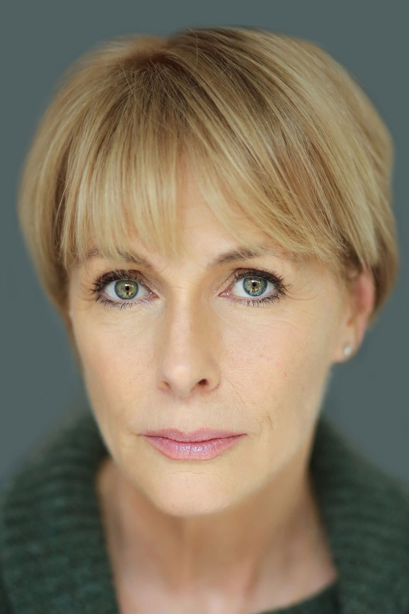 Liz Robertson profile