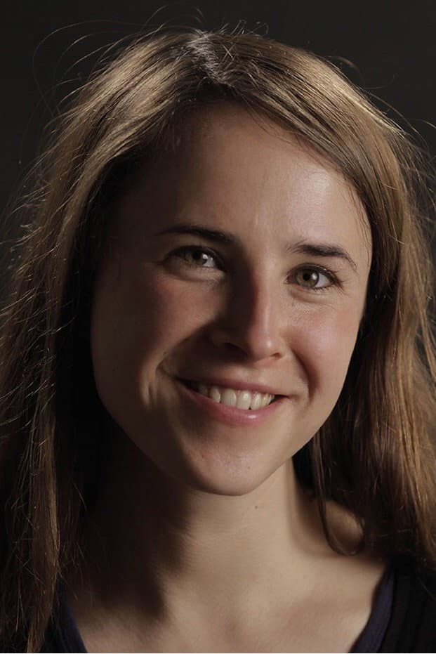 Chloë Thomson profile