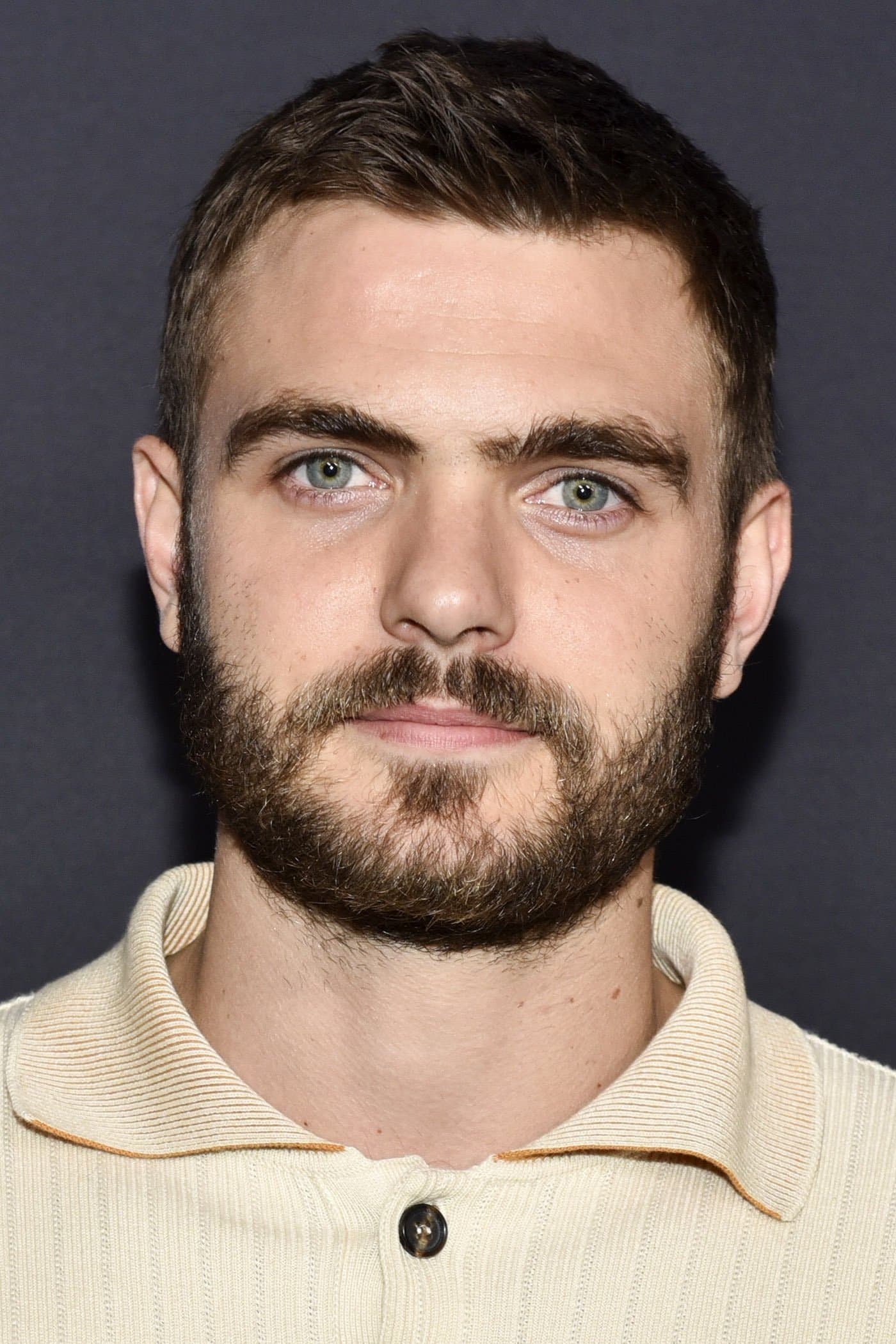 Alex Roe profile