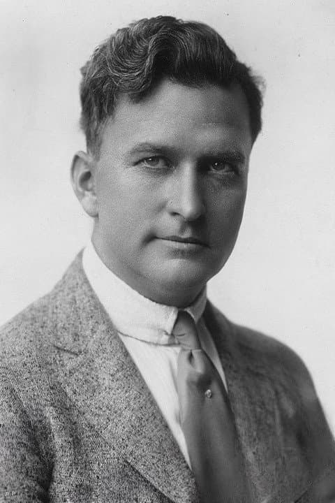 Lester Cuneo profile