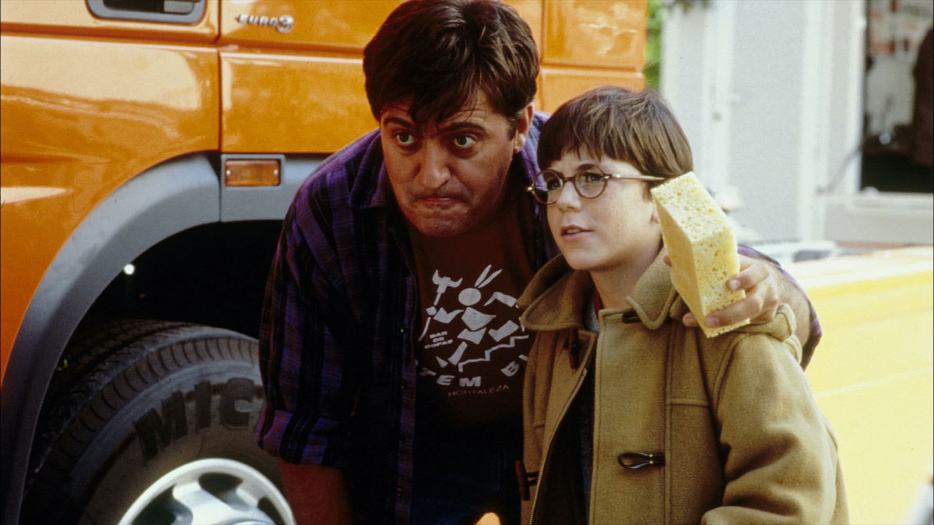 Manolito Four Eyes: The Mischievous Holidays backdrop