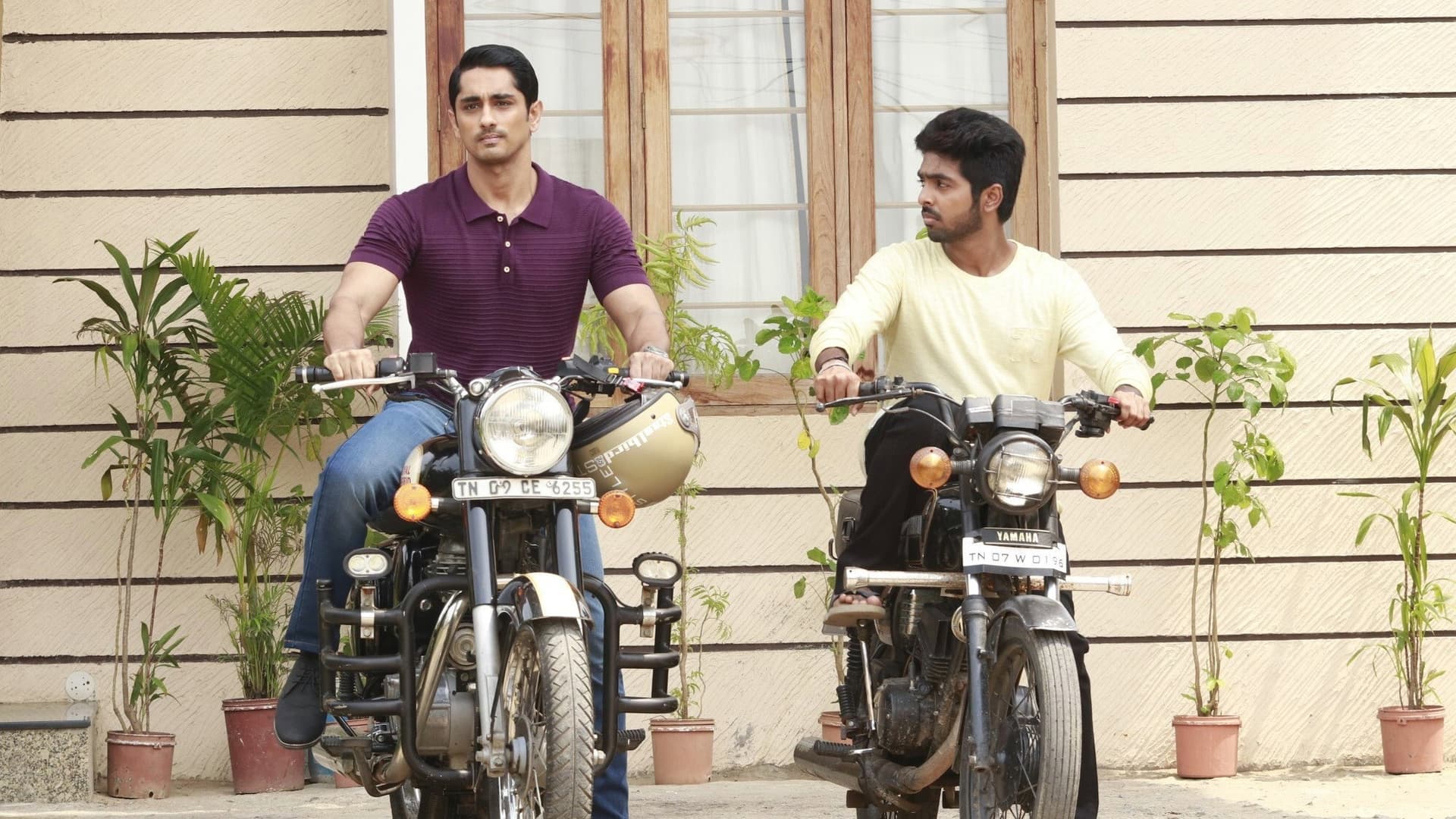 Sivappu Manjal Pachai backdrop