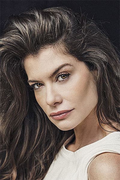Alinne Moraes profile