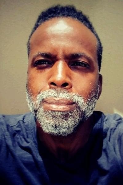 Robb Edward Morris profile