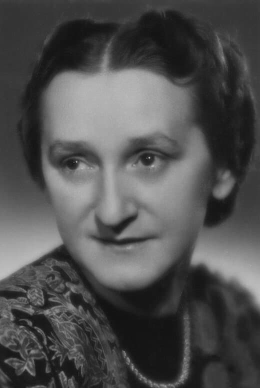 Lola Skrbková profile