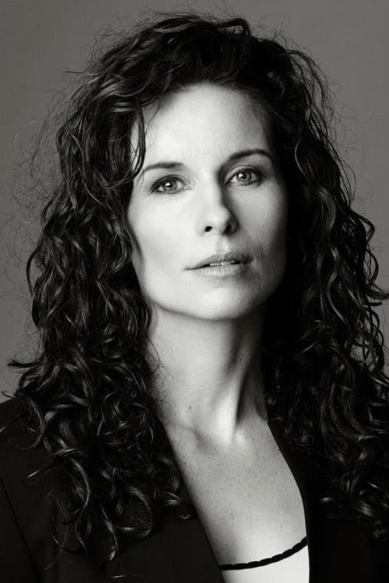 Holly Dignard profile