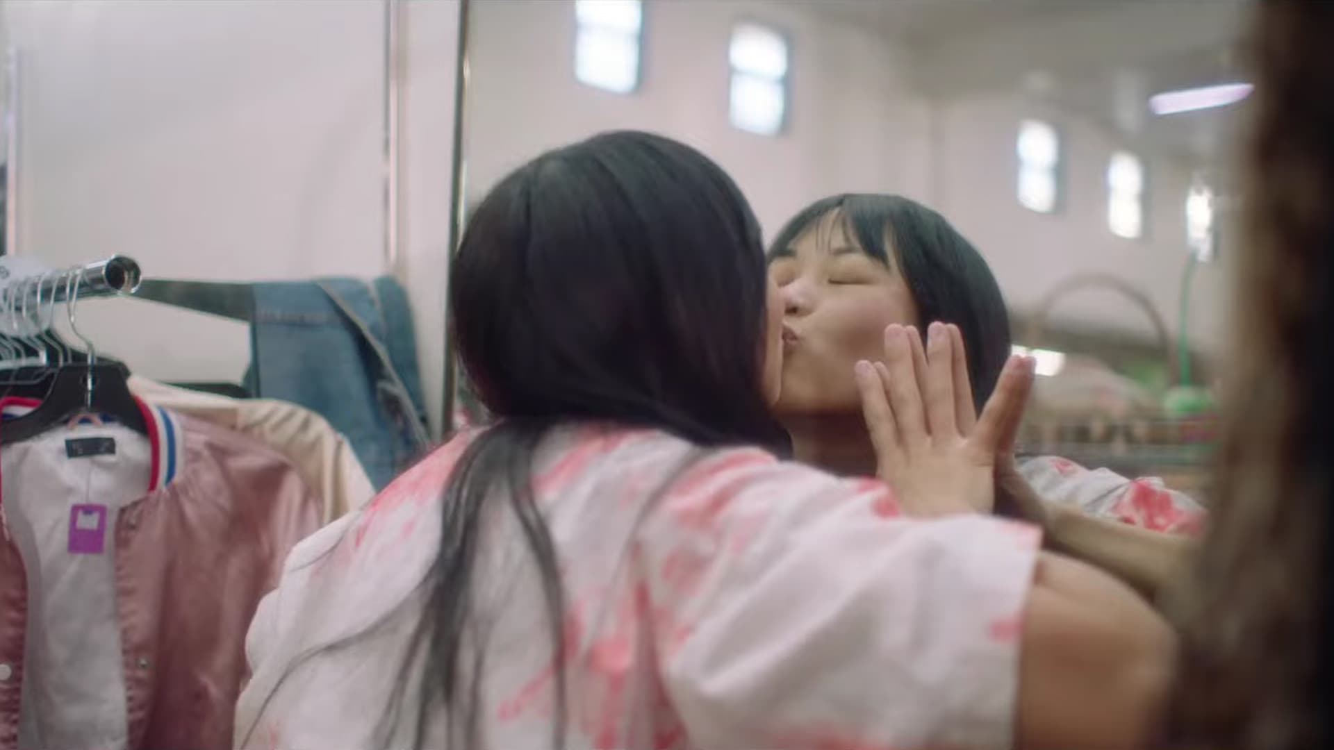 That Alien, Sound backdrop