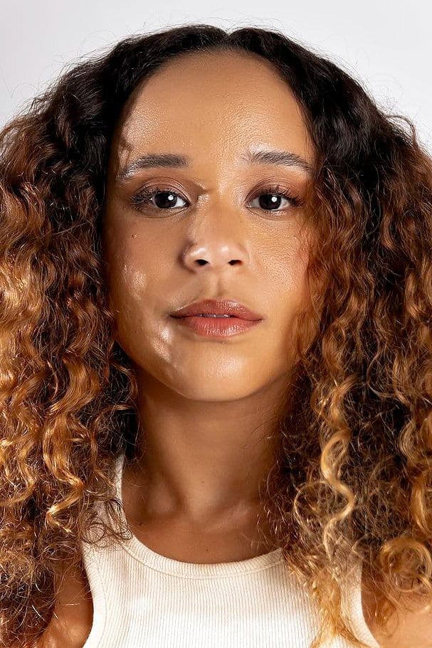 Mari Oliveira profile