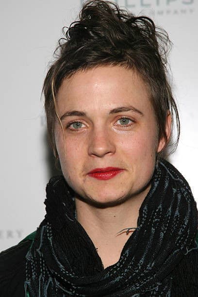 Savannah Knoop profile