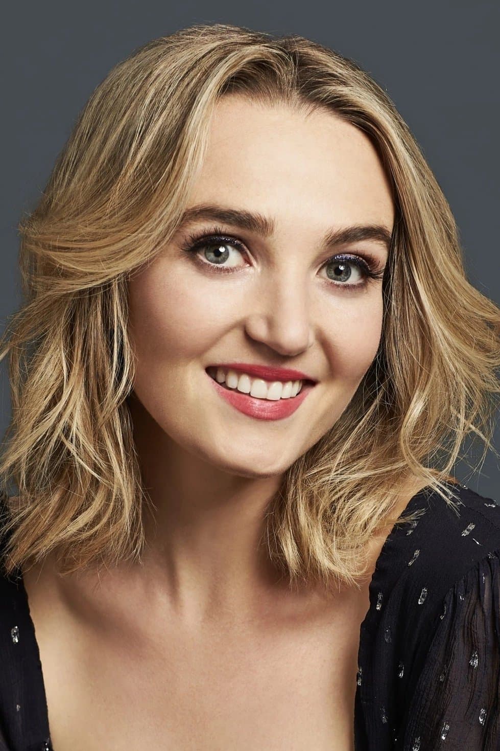 Chloe Fineman profile