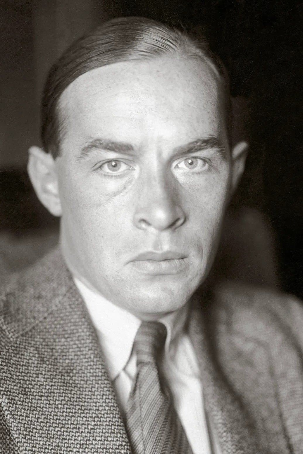 Erich Maria Remarque profile