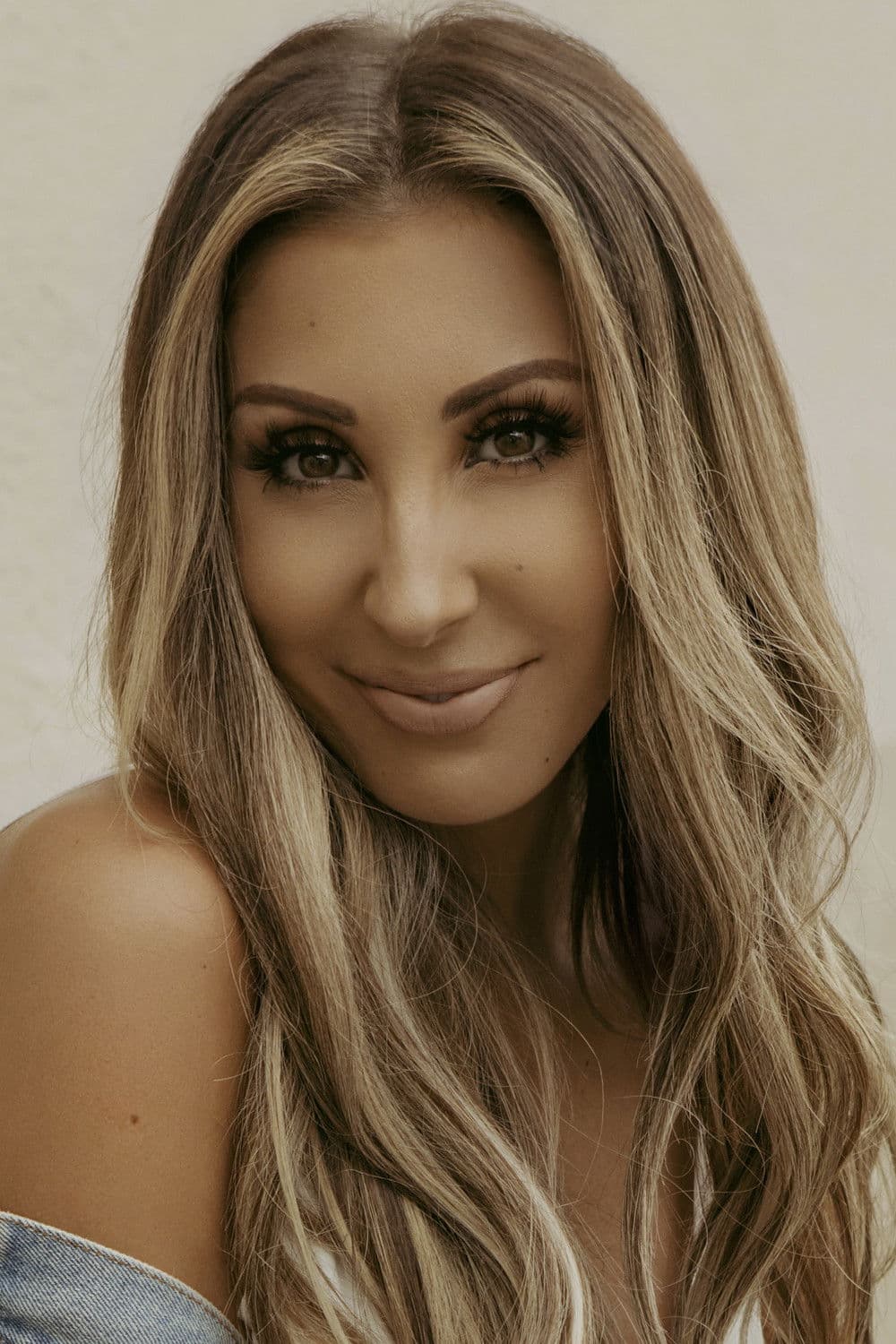 Hannah Lux Davis profile