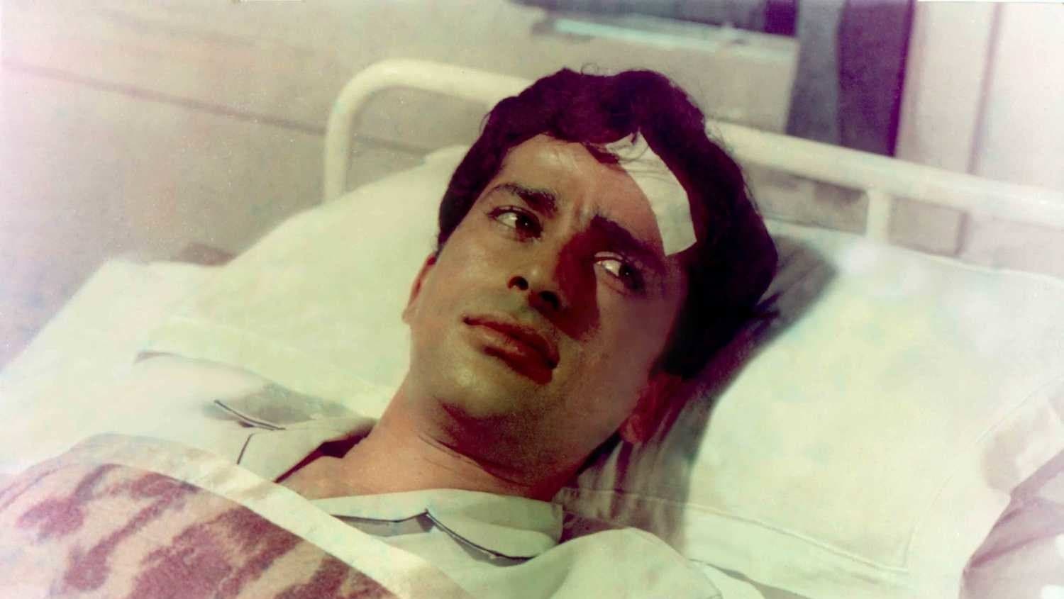 Aamne-Saamne backdrop