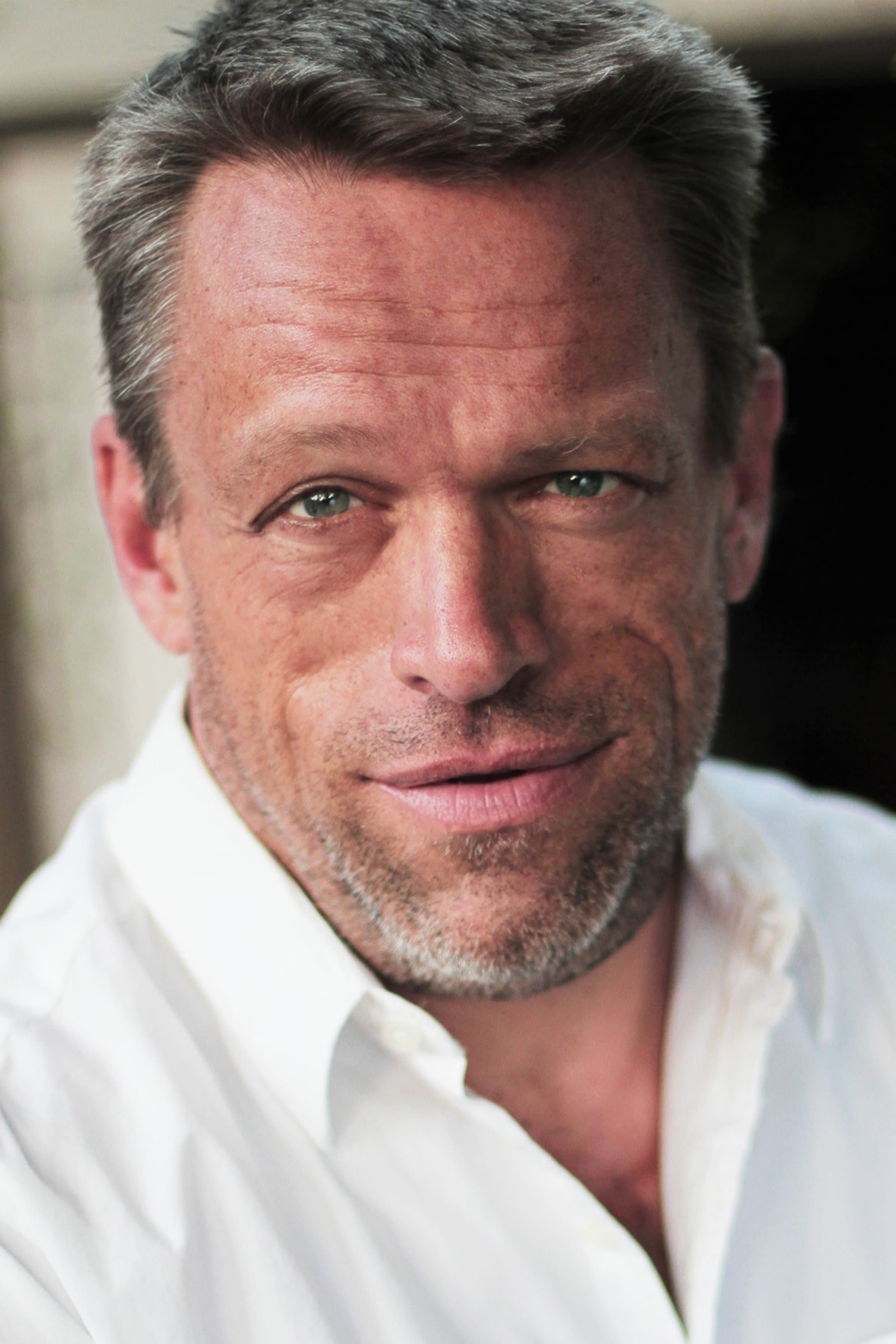 Brian Thompson profile