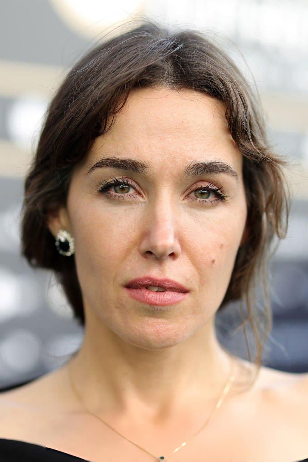 Arta Dobroshi profile