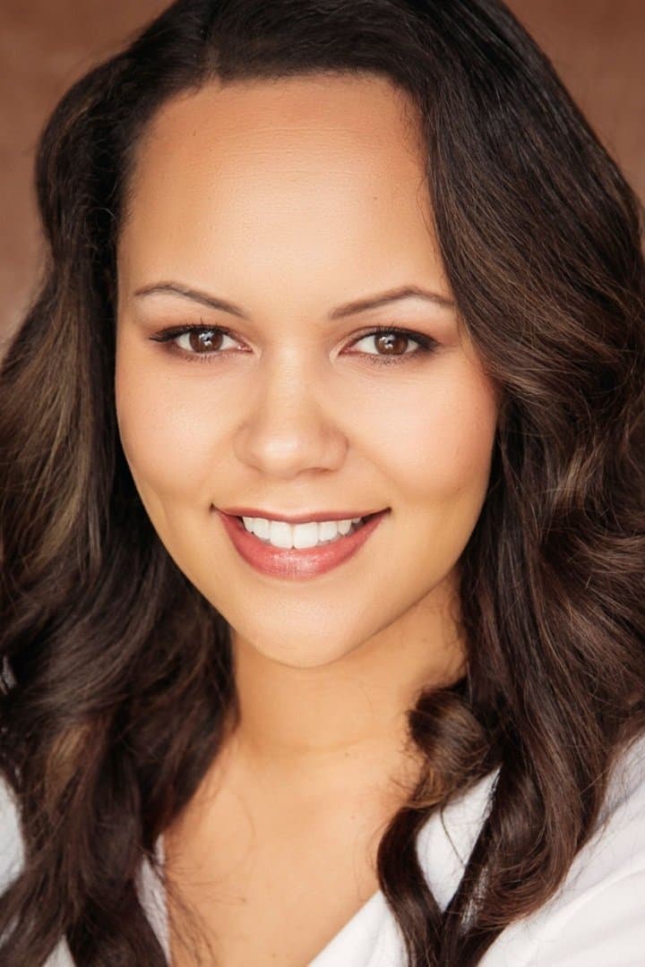 Cian Elyse White profile