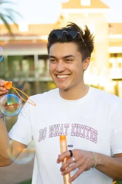 Kelly Wakasa profile