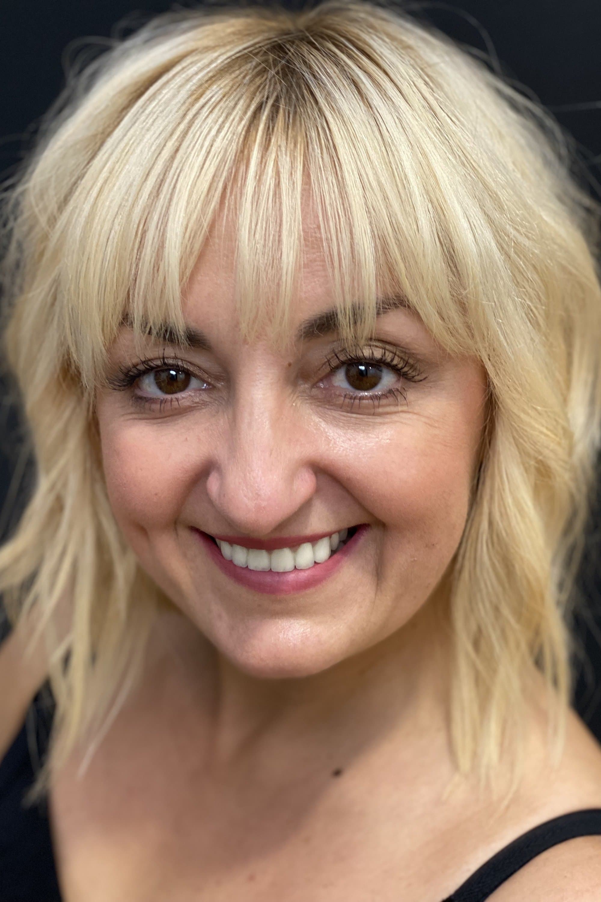 Amparo Oltra profile