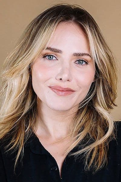 Letícia Colin profile