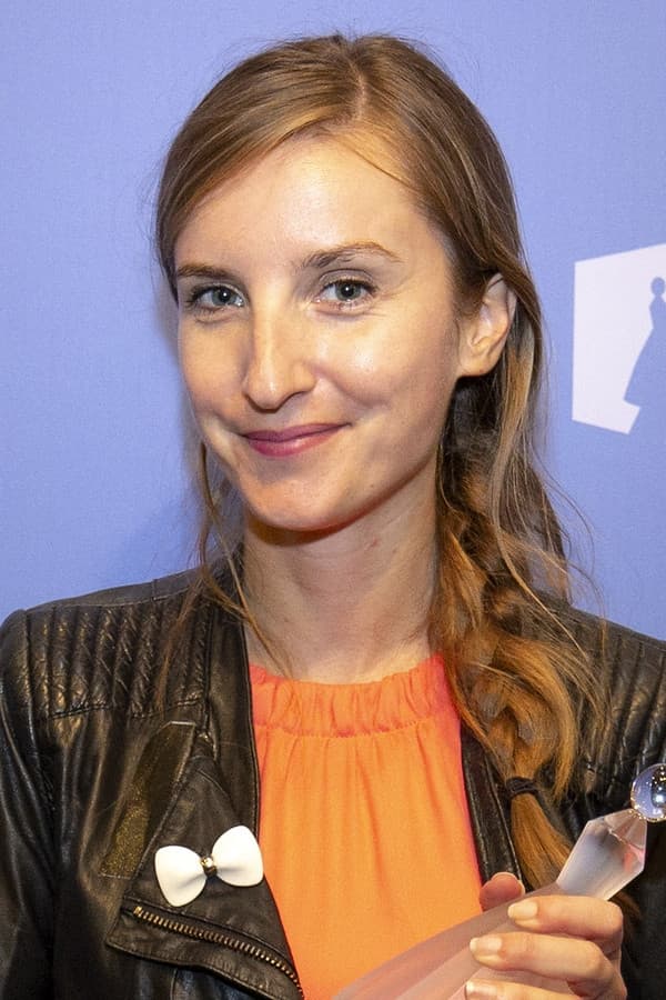 Urša Menart profile
