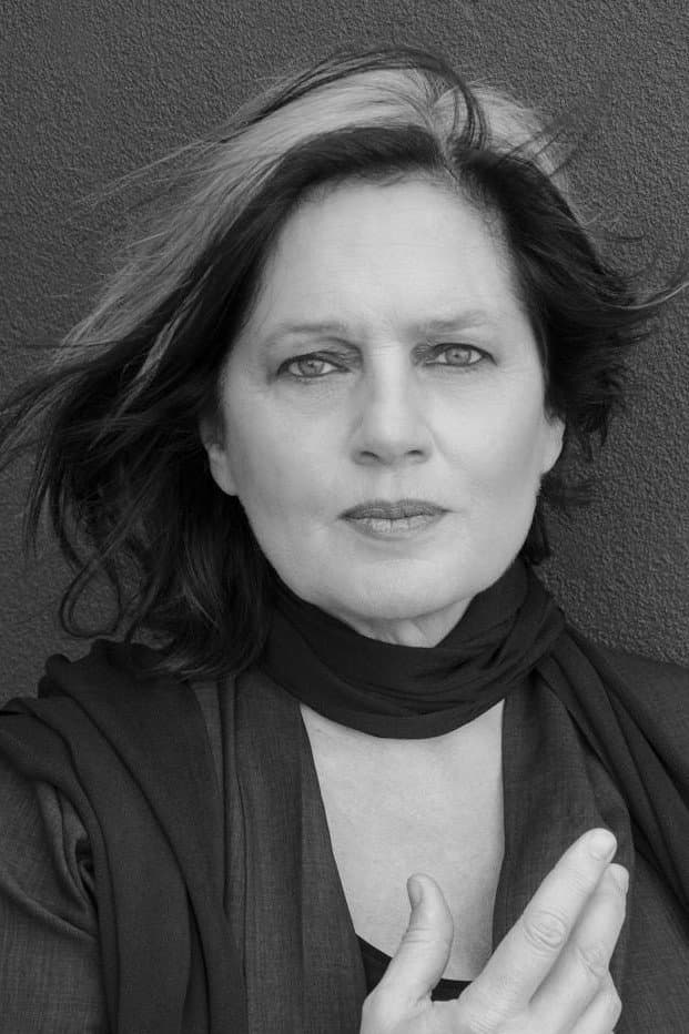 Julie McInnes profile