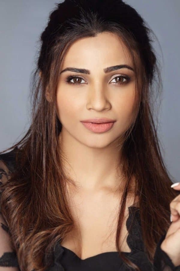 Daisy Shah profile