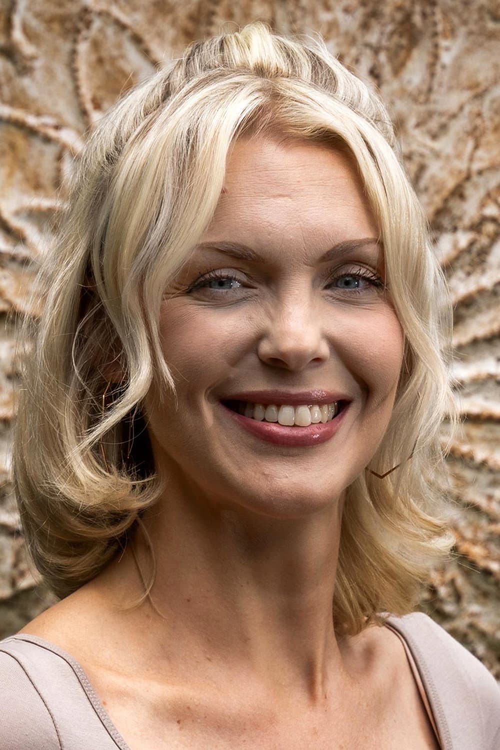 Micaëla Oeste profile