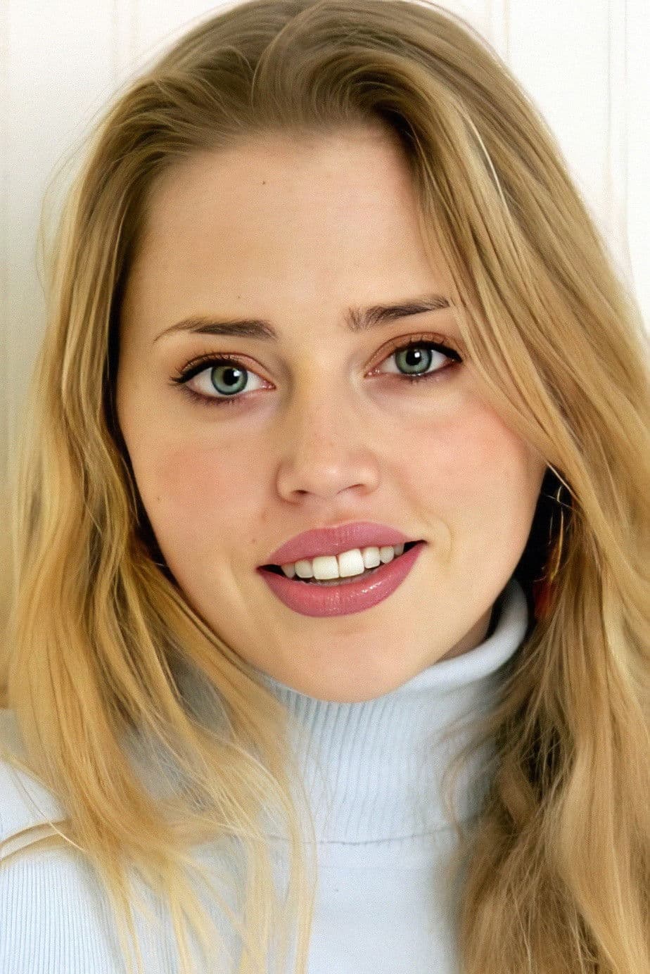 Estella Warren profile