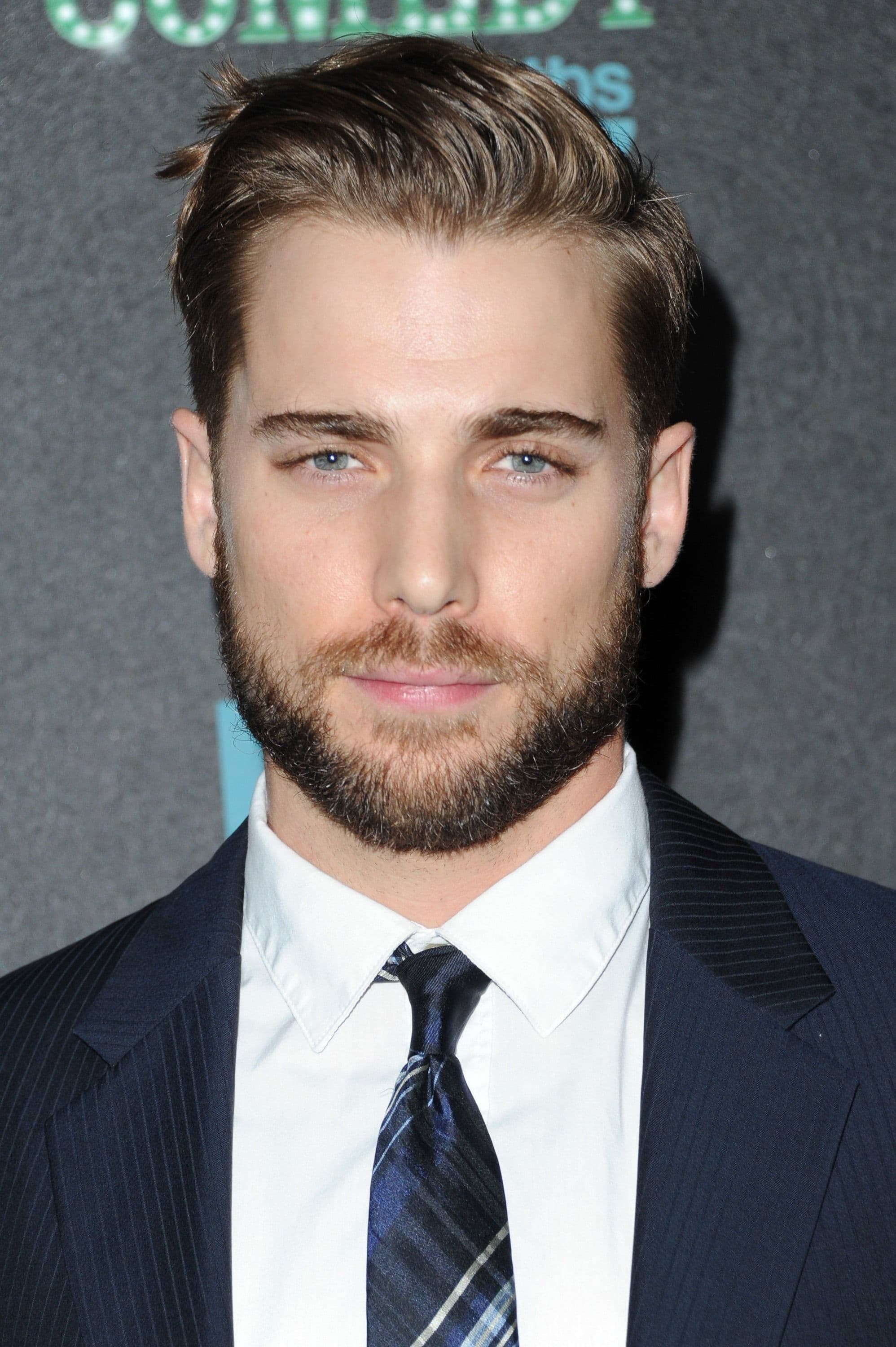 Dustin Milligan profile