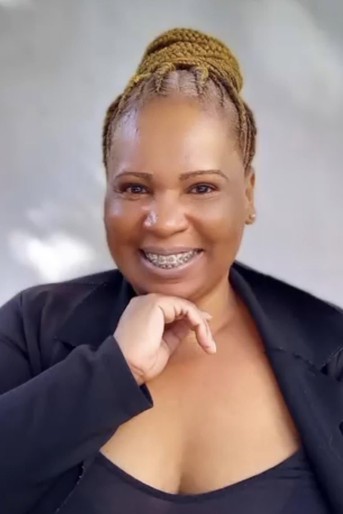 Renata Santos profile