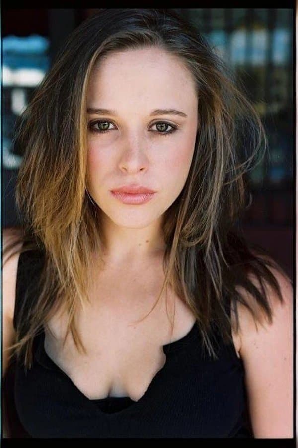 Cara DeLizia profile