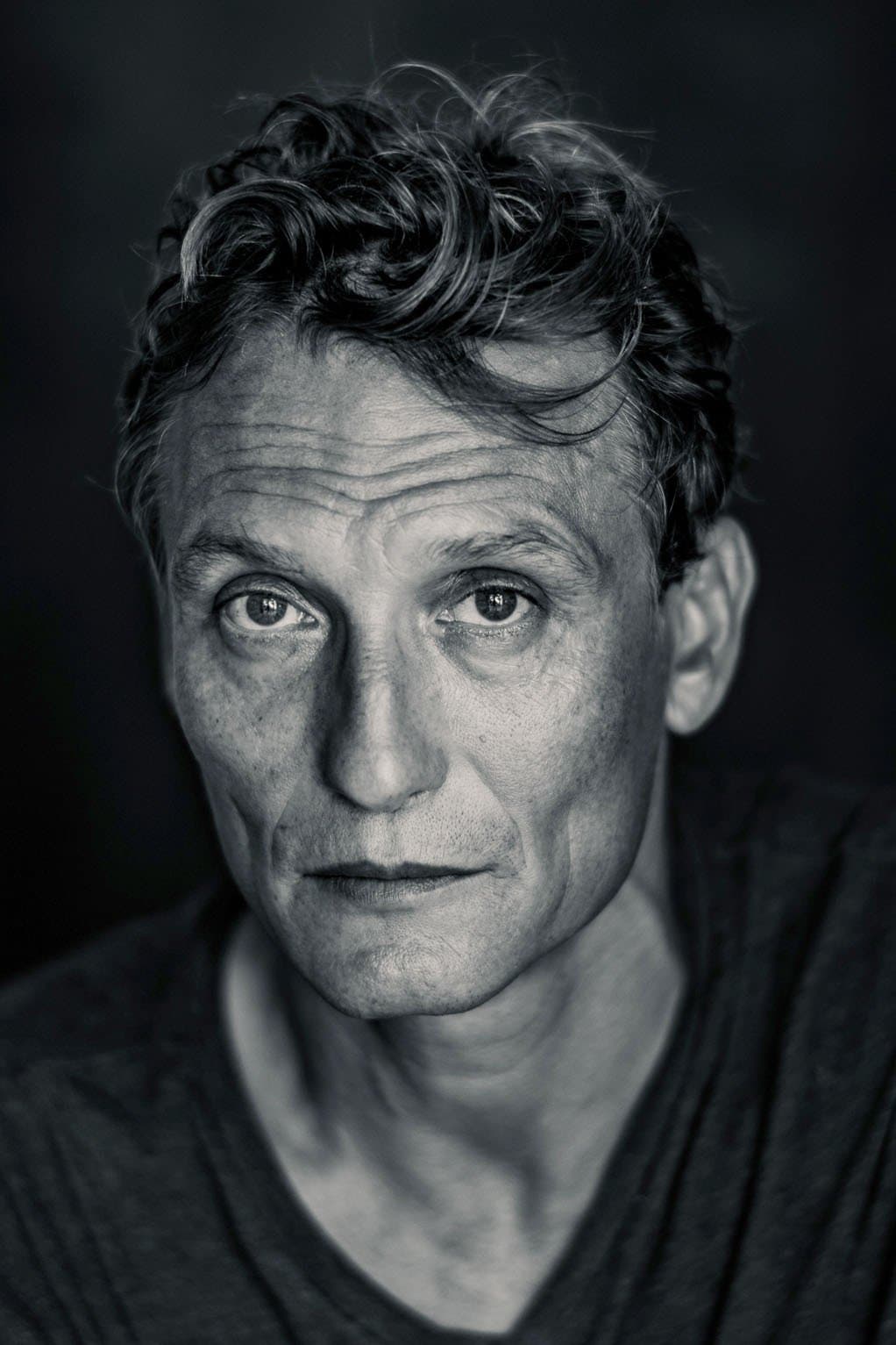 Oliver Masucci profile