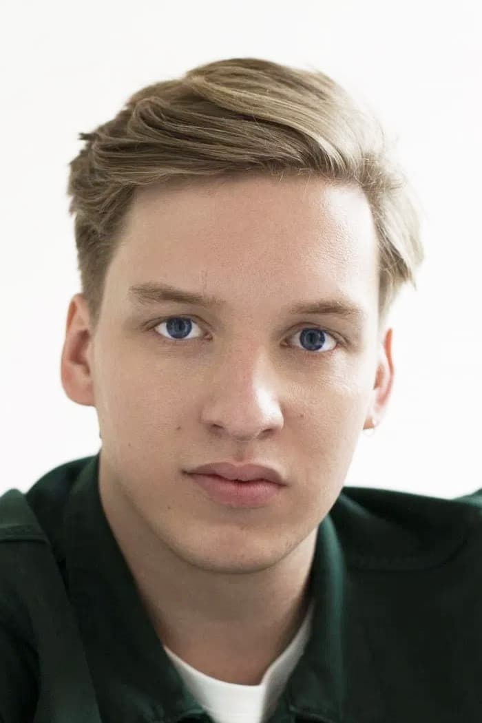 George Ezra profile