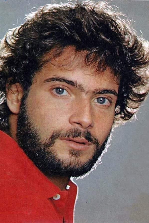 Lauro Corona profile