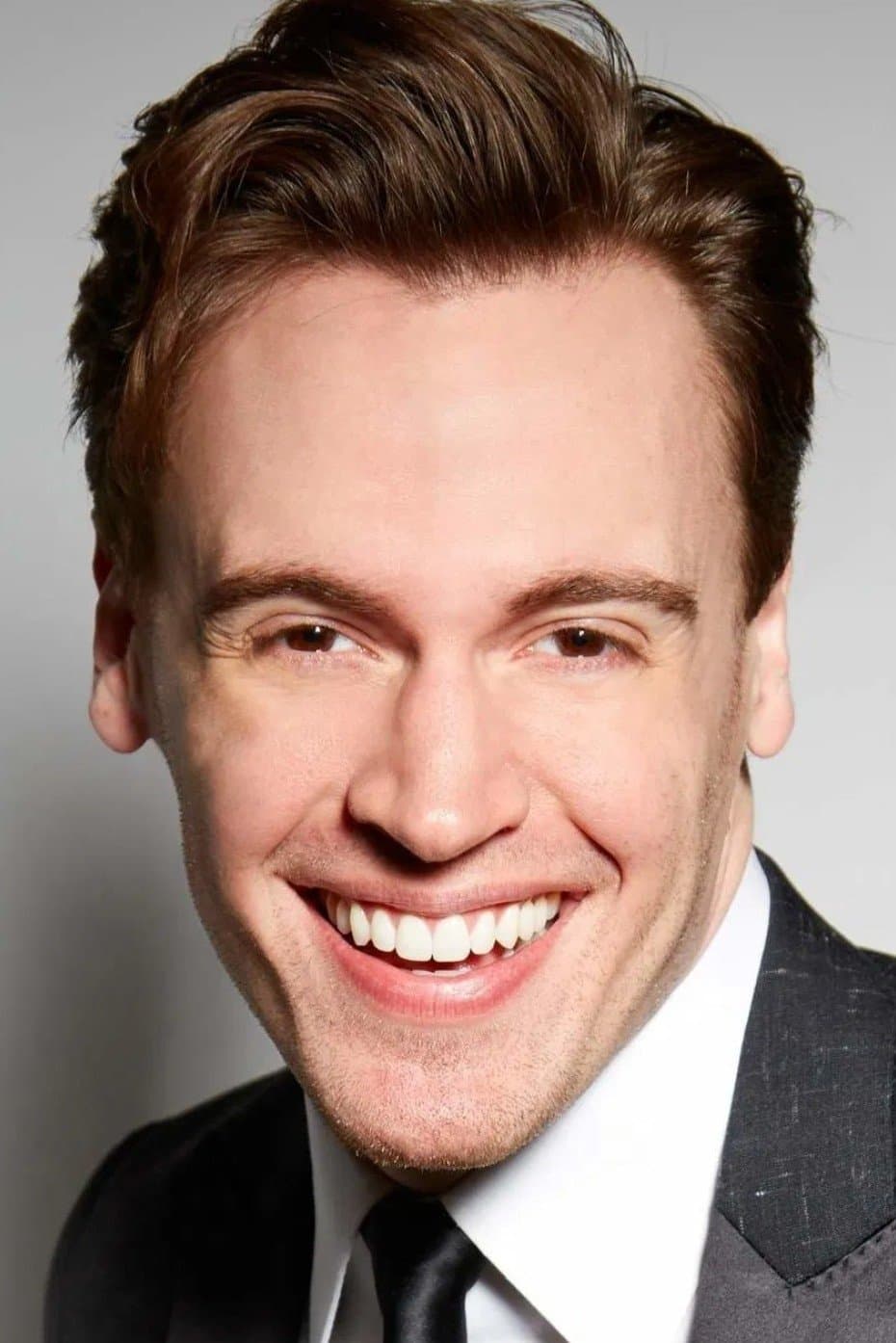 Erich Bergen profile