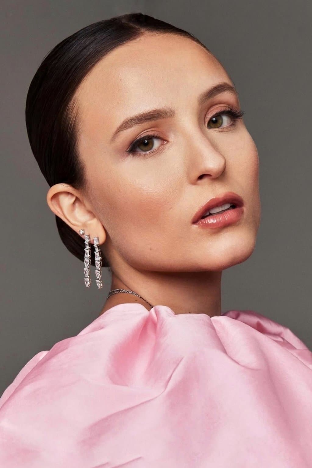 Larissa Manoela profile