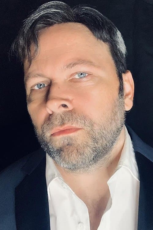 Angus Benfield profile