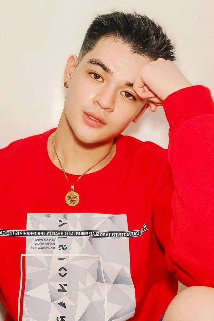 Enzo Santiago profile